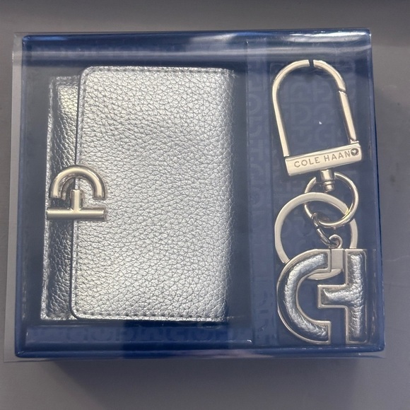 👛Cole Haan Essential Wallet Set in Gold👛 - Picture 3 of 8